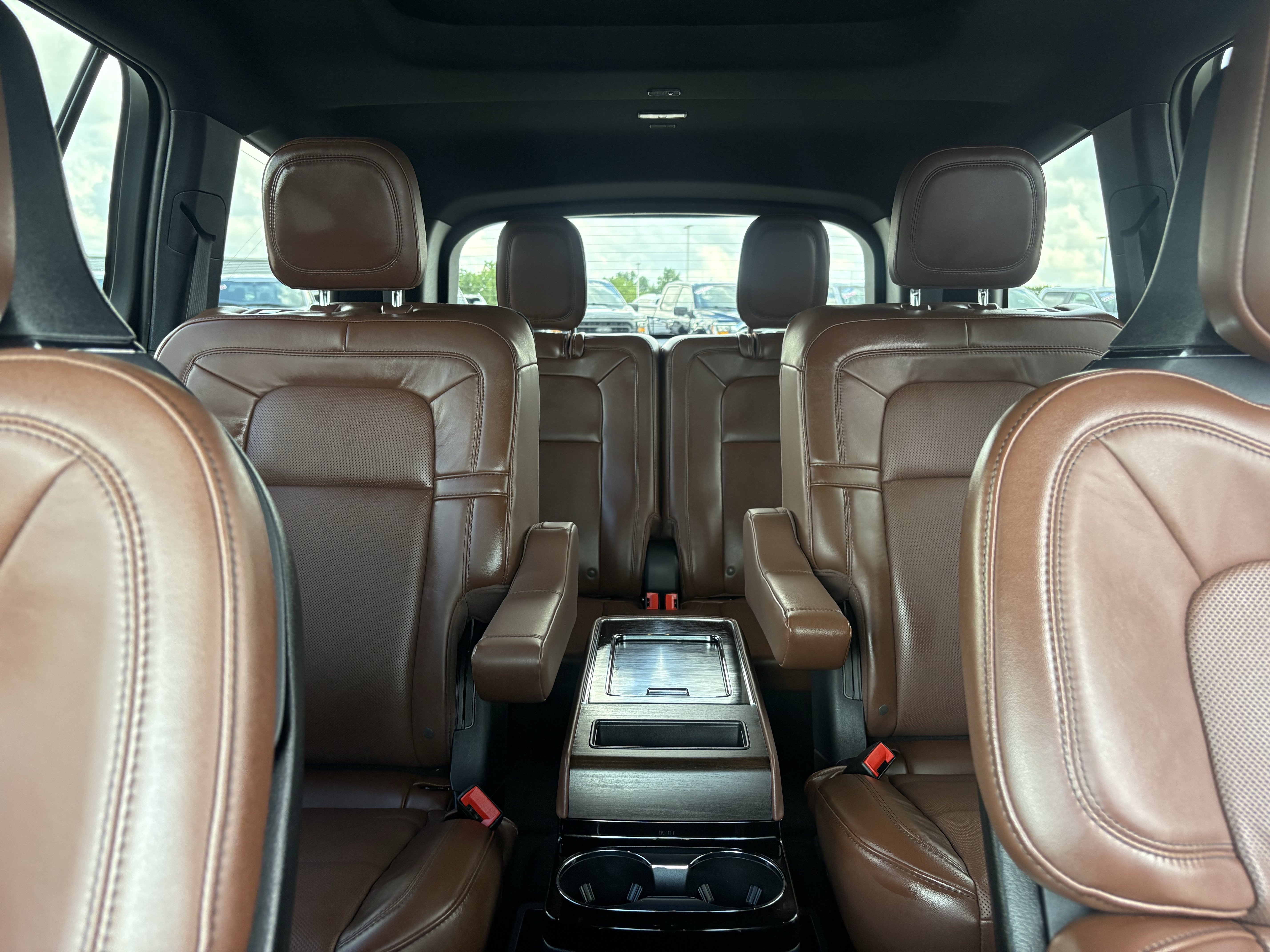 Used 2025 Lincoln Aviator Reserve w/ Equipment Group 201A AWD/4WD image 4