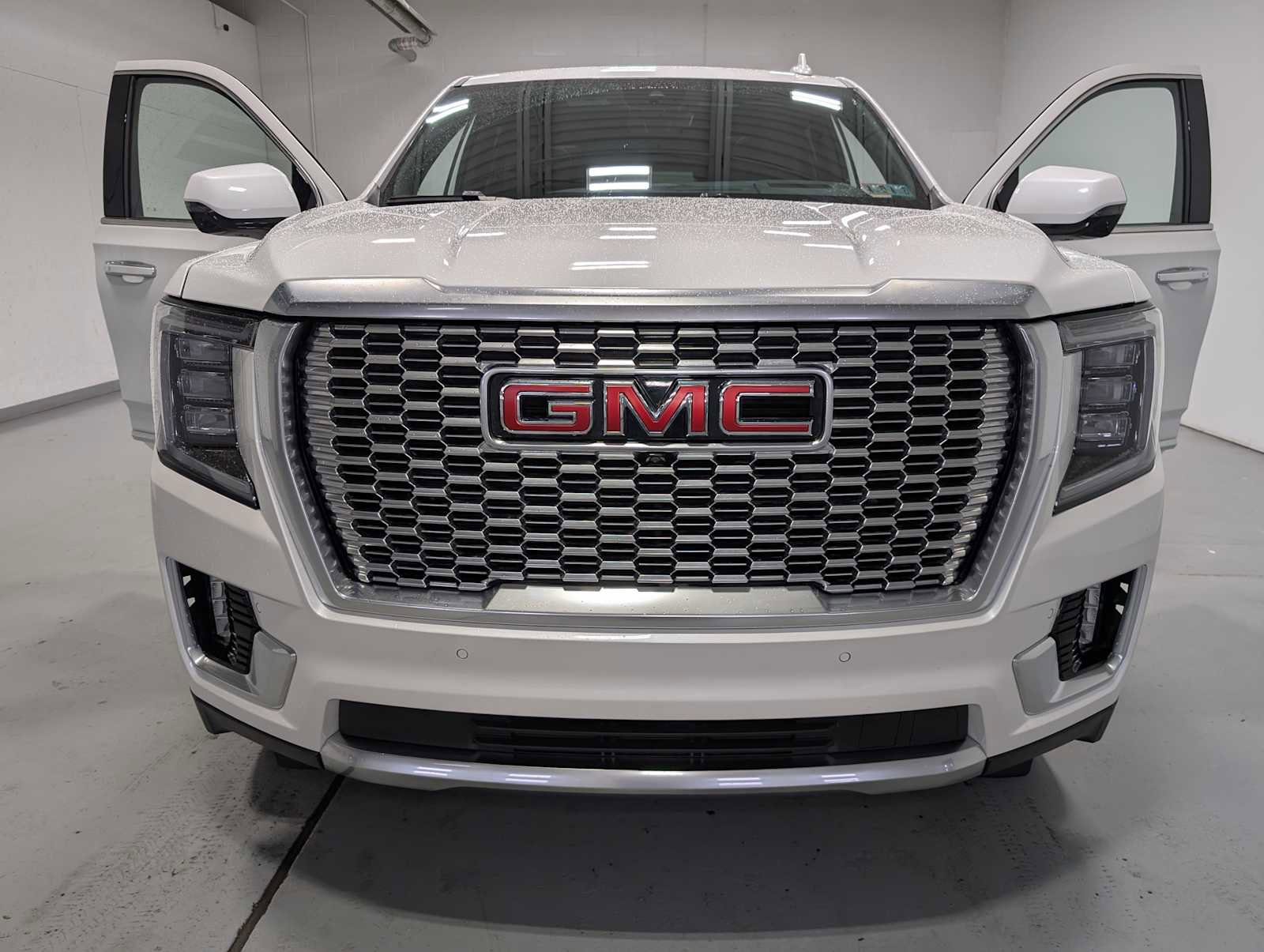 Used 2024 GMC Yukon Denali w/ Advanced Technology Package image 16