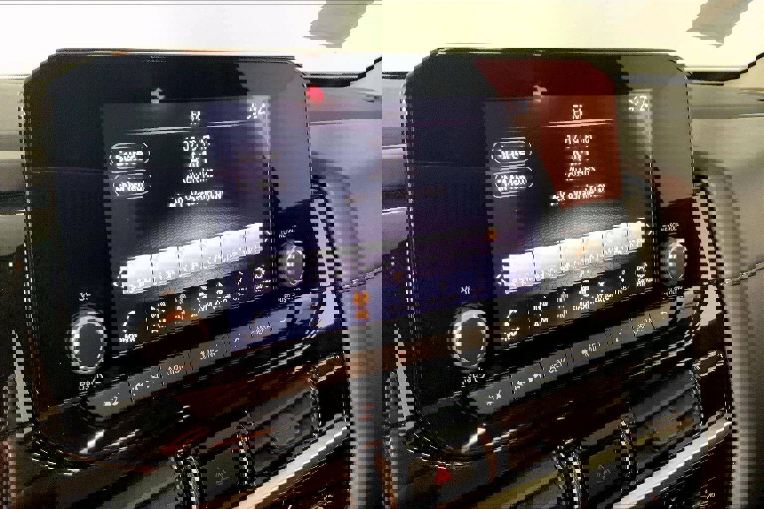 Used 2025 Nissan Pathfinder SV image 6