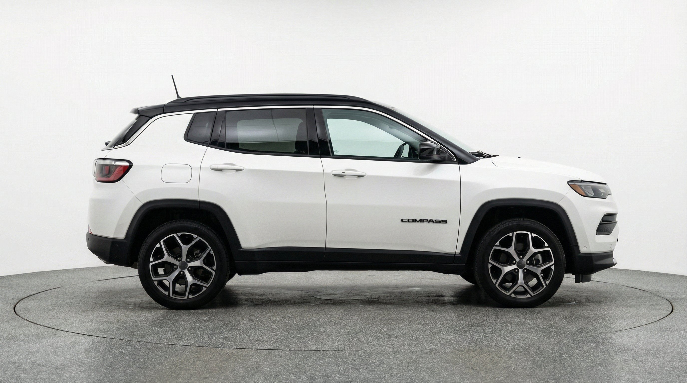 Used 2025 Jeep Compass Limited AWD/4WD image 11