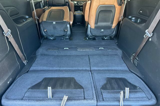 Used 2019 Chrysler Pacifica Limited w/ Advanced Safetytec Group FWD image 14