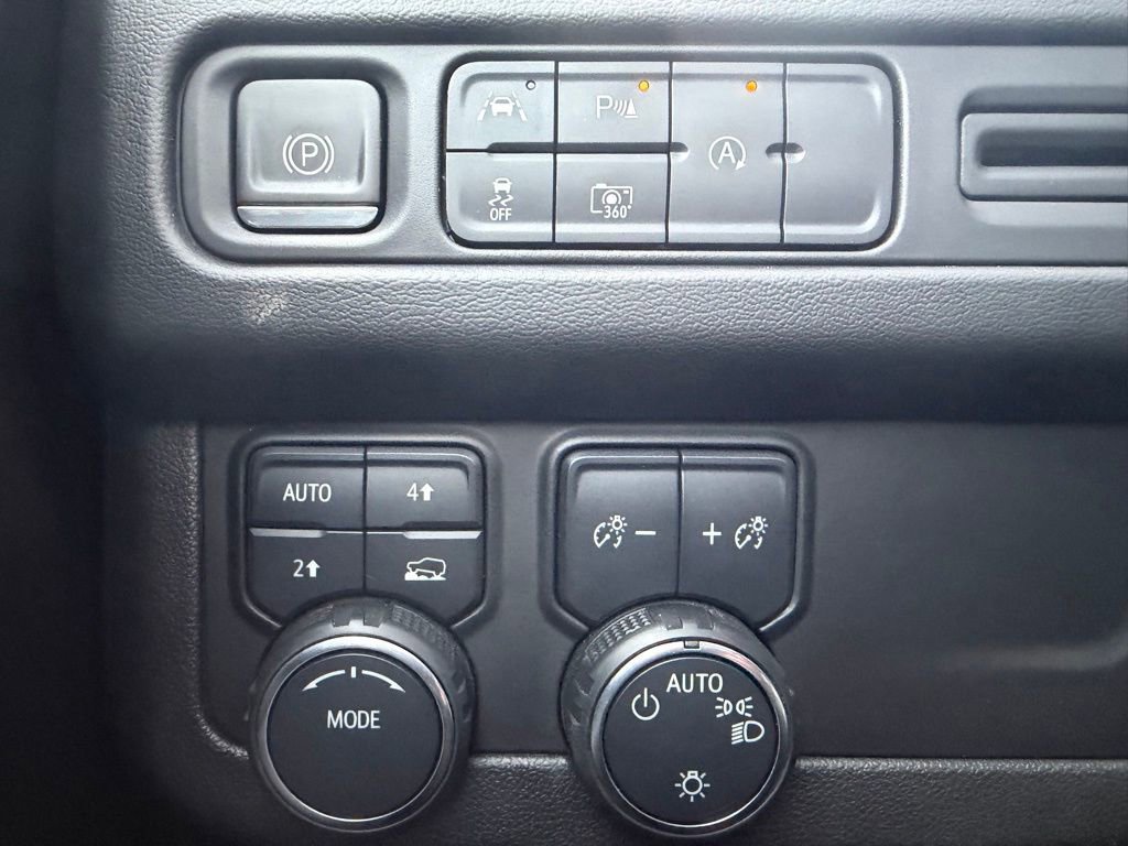 Used 2024 Chevrolet Suburban RST w/ Luxury Package image 23