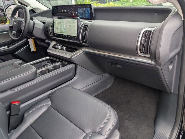 New 2026 Ford Expedition Platinum w/ Driver's Package AWD/4WD image 8