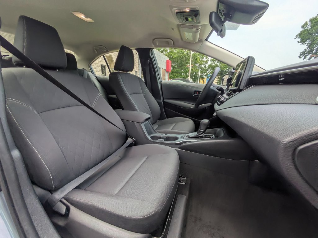 Used 2025 Toyota Corolla LE FWD image 29