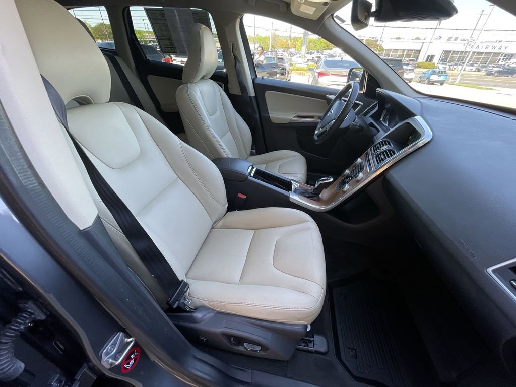 Used 2017 Volvo XC60 T5 Inscription w/ Preferred Option Package image 27
