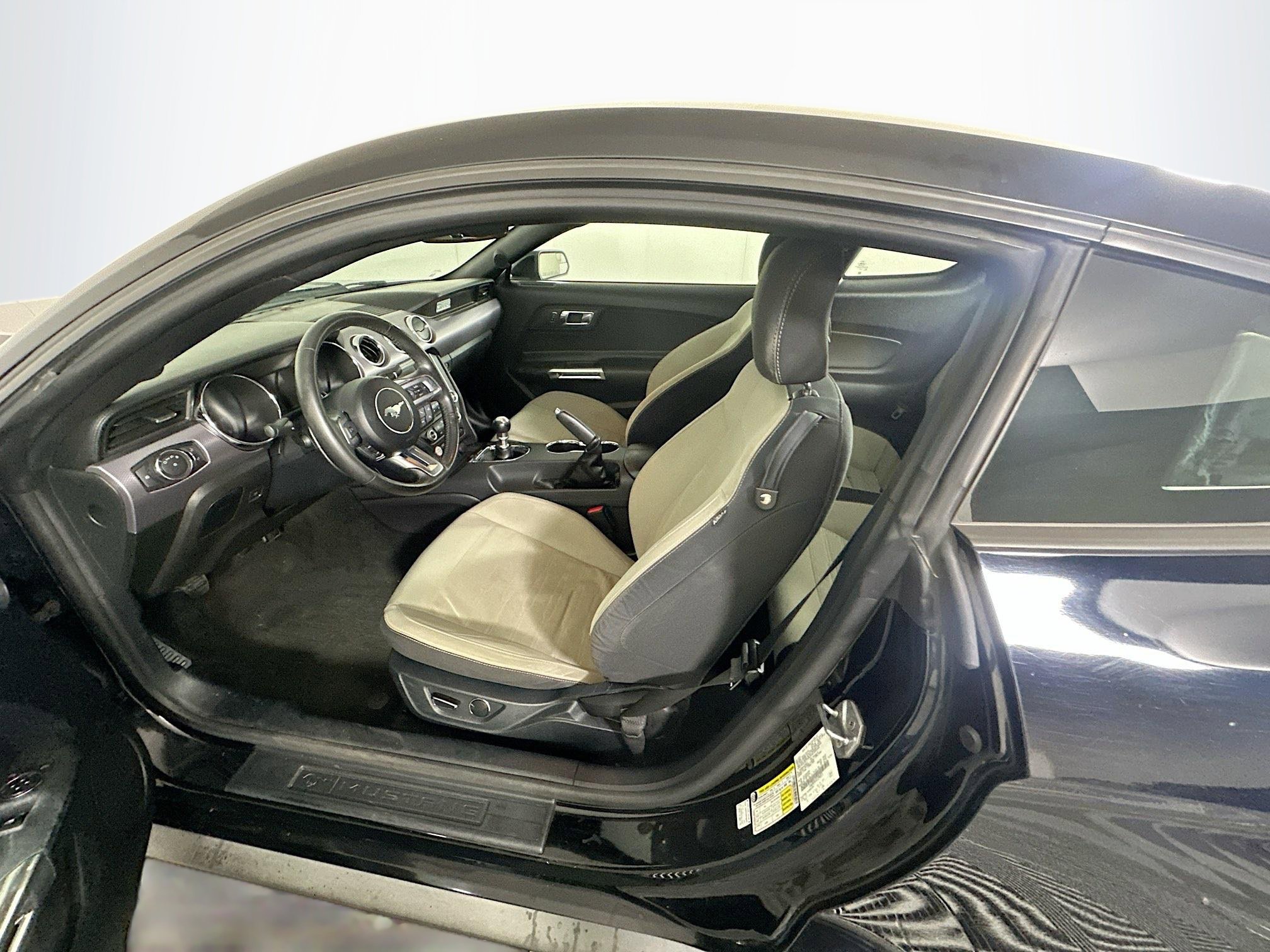 Used 2016 Ford Mustang Coupe image 13