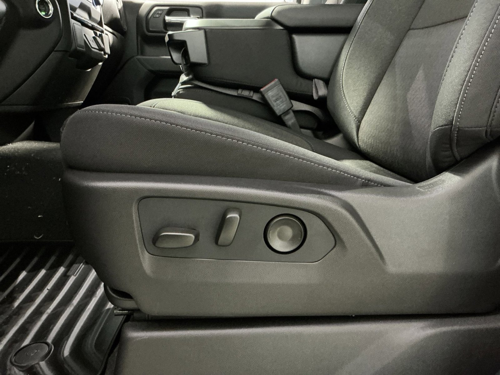 New 2026 Chevrolet Silverado 1500 Custom Trail Boss w/ LPO, Dark Essentials Package AWD/4WD image 22