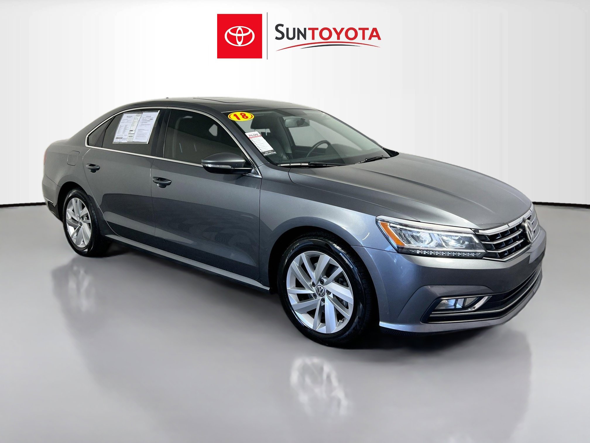 Used 2018 Volkswagen Passat 2.0T SE image 1