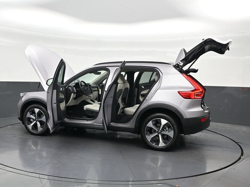 New 2026 Volvo XC40 B5 Plus w/ Protection Package Premier AWD/4WD image 32