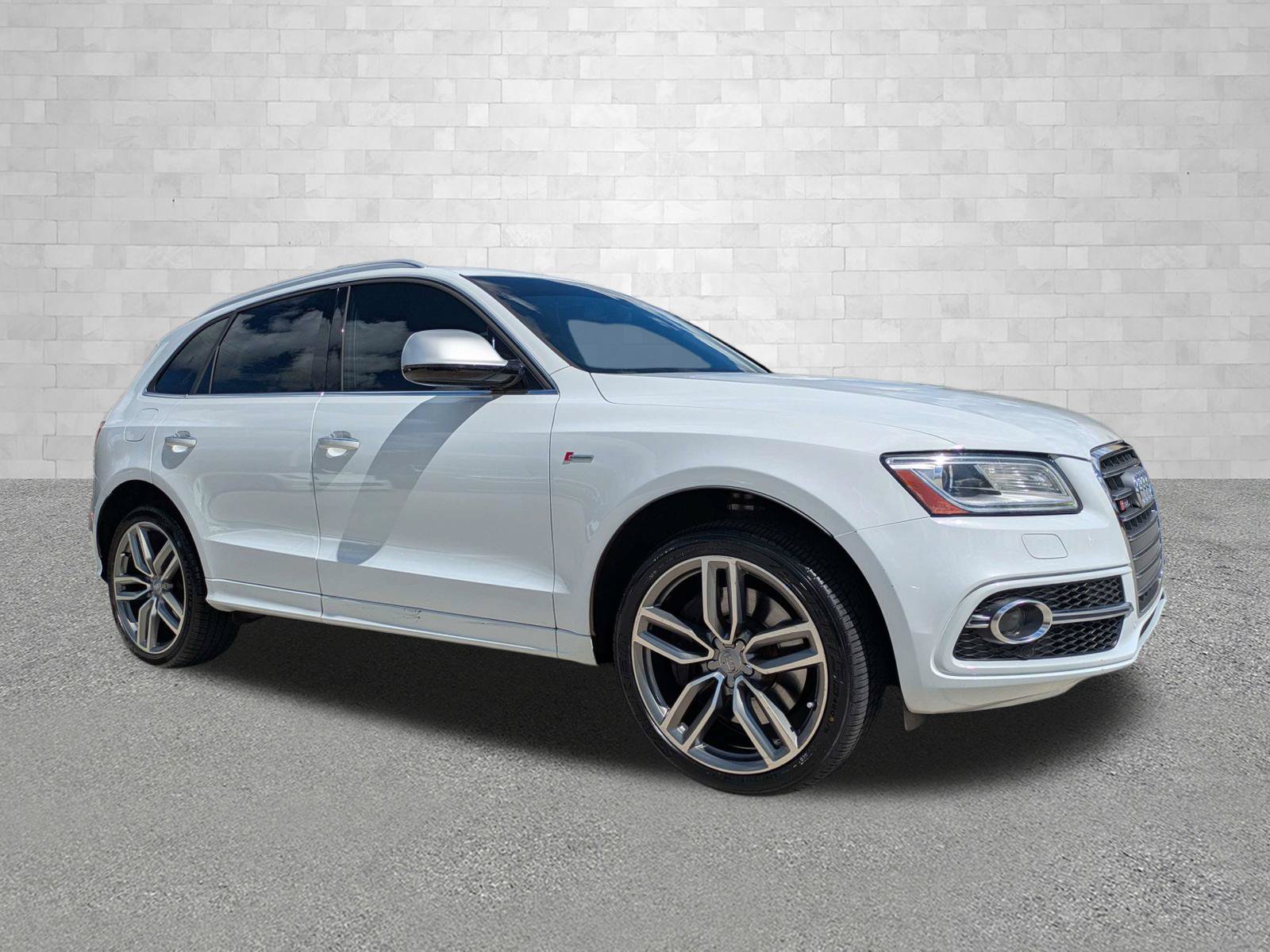 Used 2016 Audi SQ5 Premium Plus w/ Technology Package AWD/4WD image 1