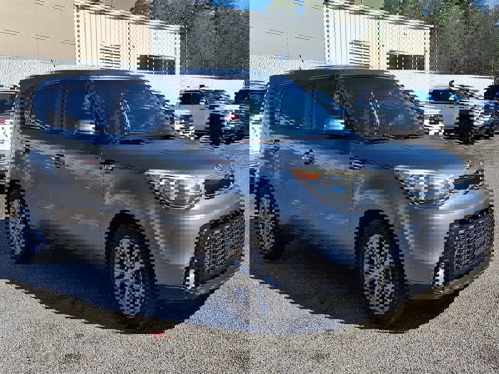 Used 2016 Kia Soul + image 2