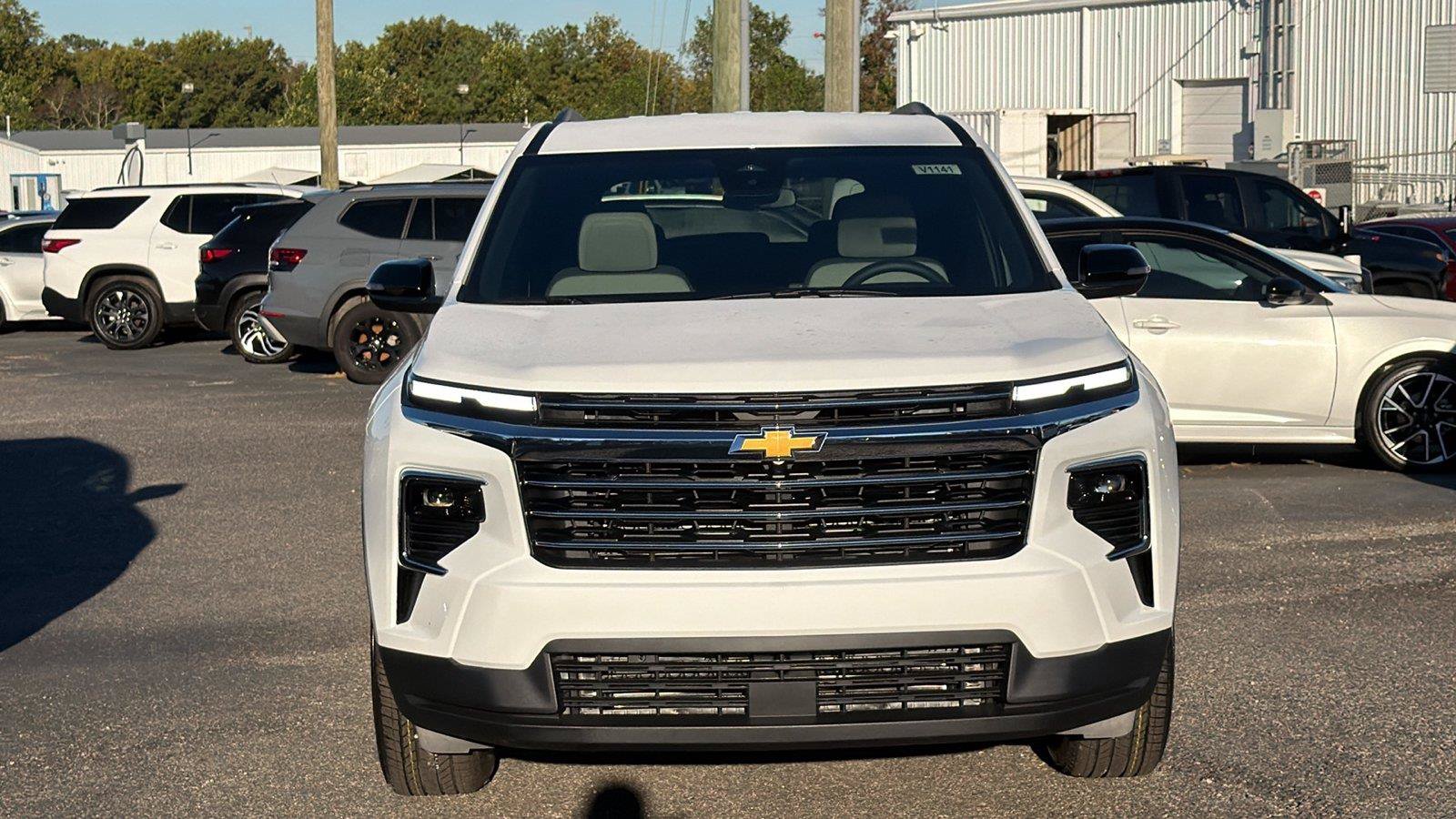 New 2027 Chevrolet Traverse LT FWD image 2