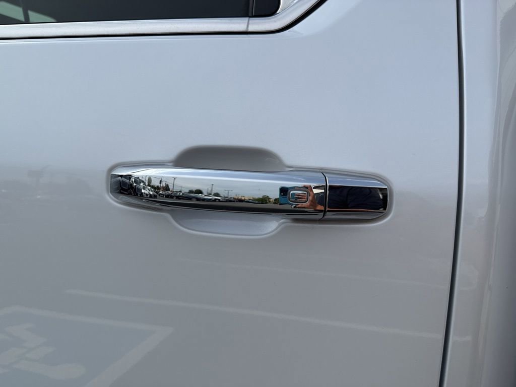 Used 2020 GMC Sierra 3500 Denali w/ Denali Ultimate Package image 11