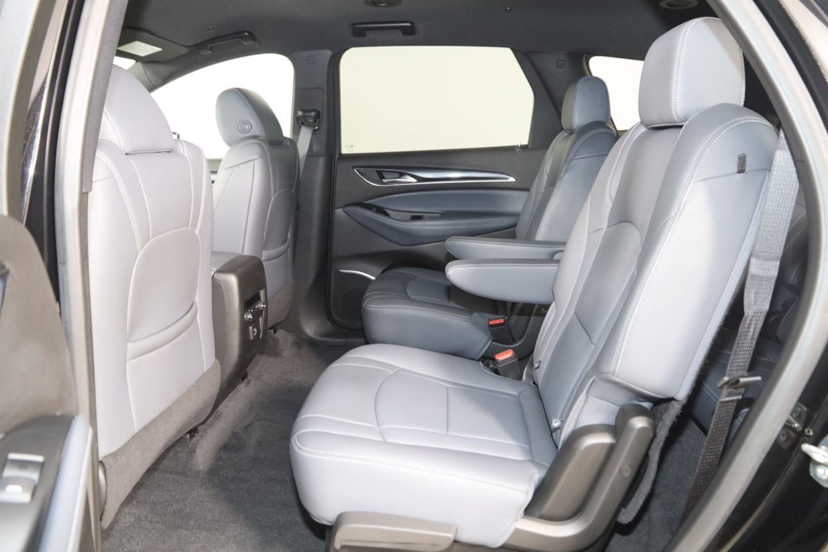 Used 2023 Buick Enclave Essence AWD/4WD image 46