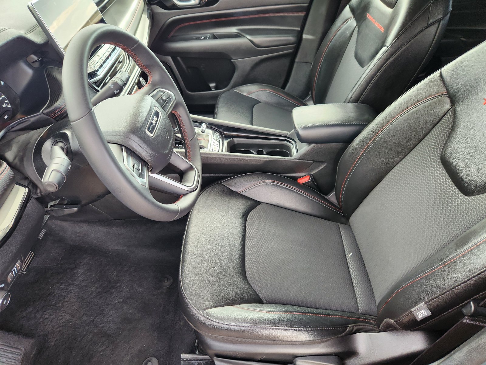 Used 2025 Jeep Compass Trailhawk AWD/4WD image 21