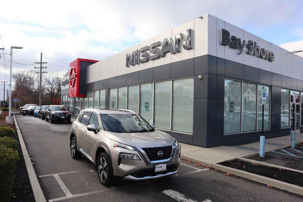 Certified 2022 Nissan Rogue Platinum w/ Head-Up Display Package AWD/4WD image 2