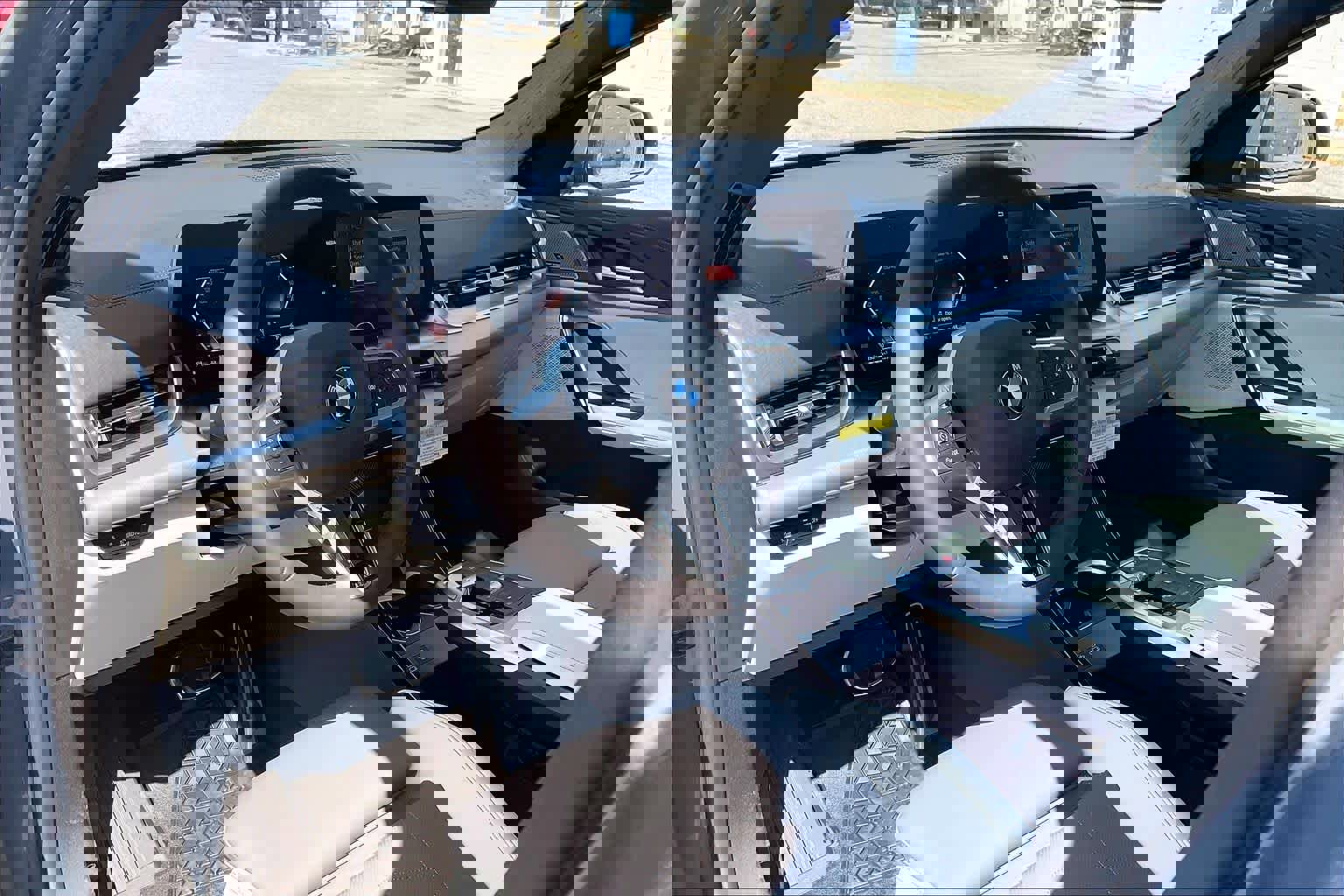 New 2026 BMW X2 xDrive28i w/ M Sport Package AWD/4WD image 9