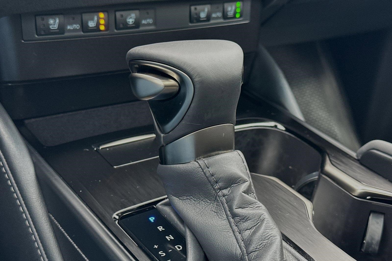 New 2024 Lexus ES 300h w/ Premium Package image 14