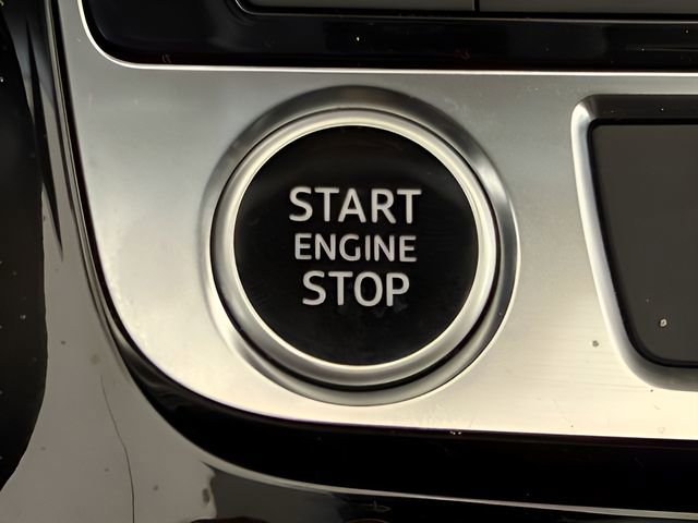 Used 2025 Audi Q8 Premium image 27