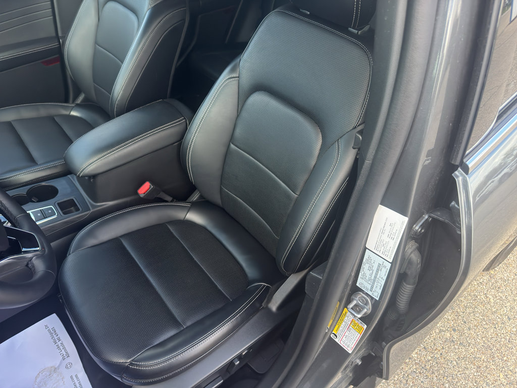 Used 2025 Ford Escape Platinum AWD/4WD image 17