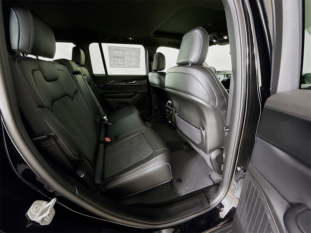 New 2025 Jeep Grand Cherokee Altitude image 29