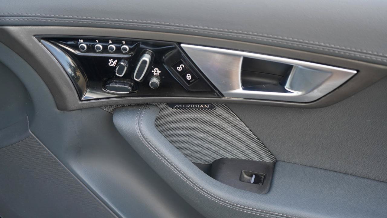 Used 2014 Jaguar F-TYPE Convertible RWD image 54