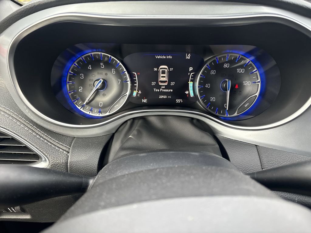 Used 2025 Chrysler Pacifica Limited FWD image 10