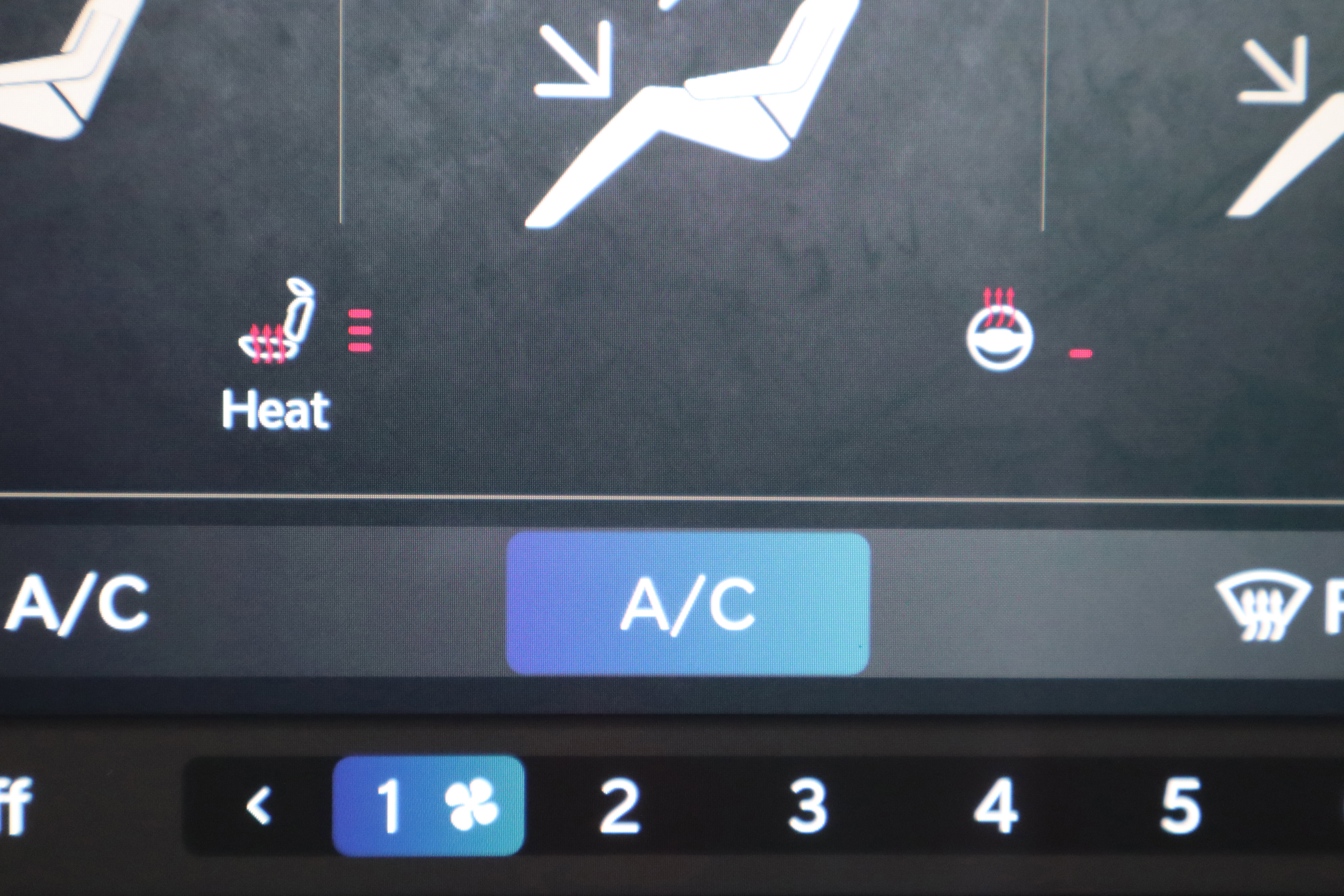 Used 2025 Jeep Wrangler Sahara w/ Safety Group image 21