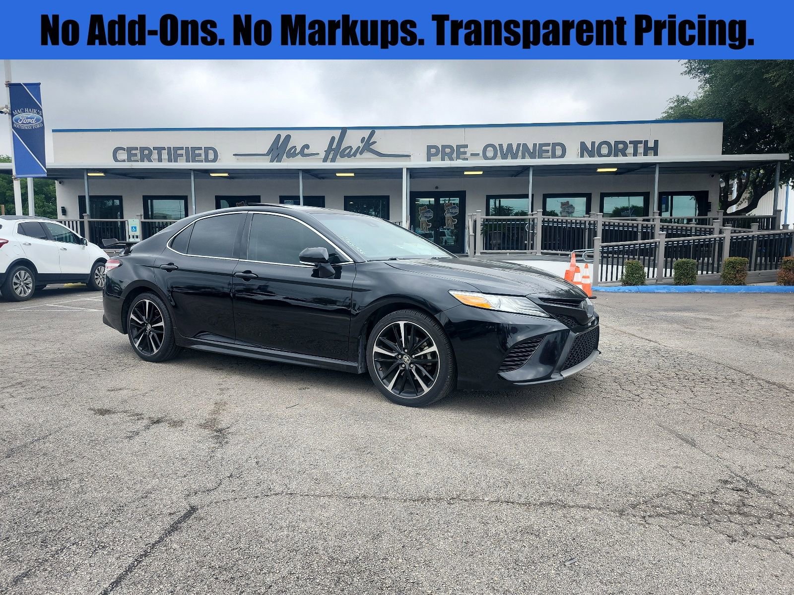 Used 2020 Toyota Camry XSE FWD image 1
