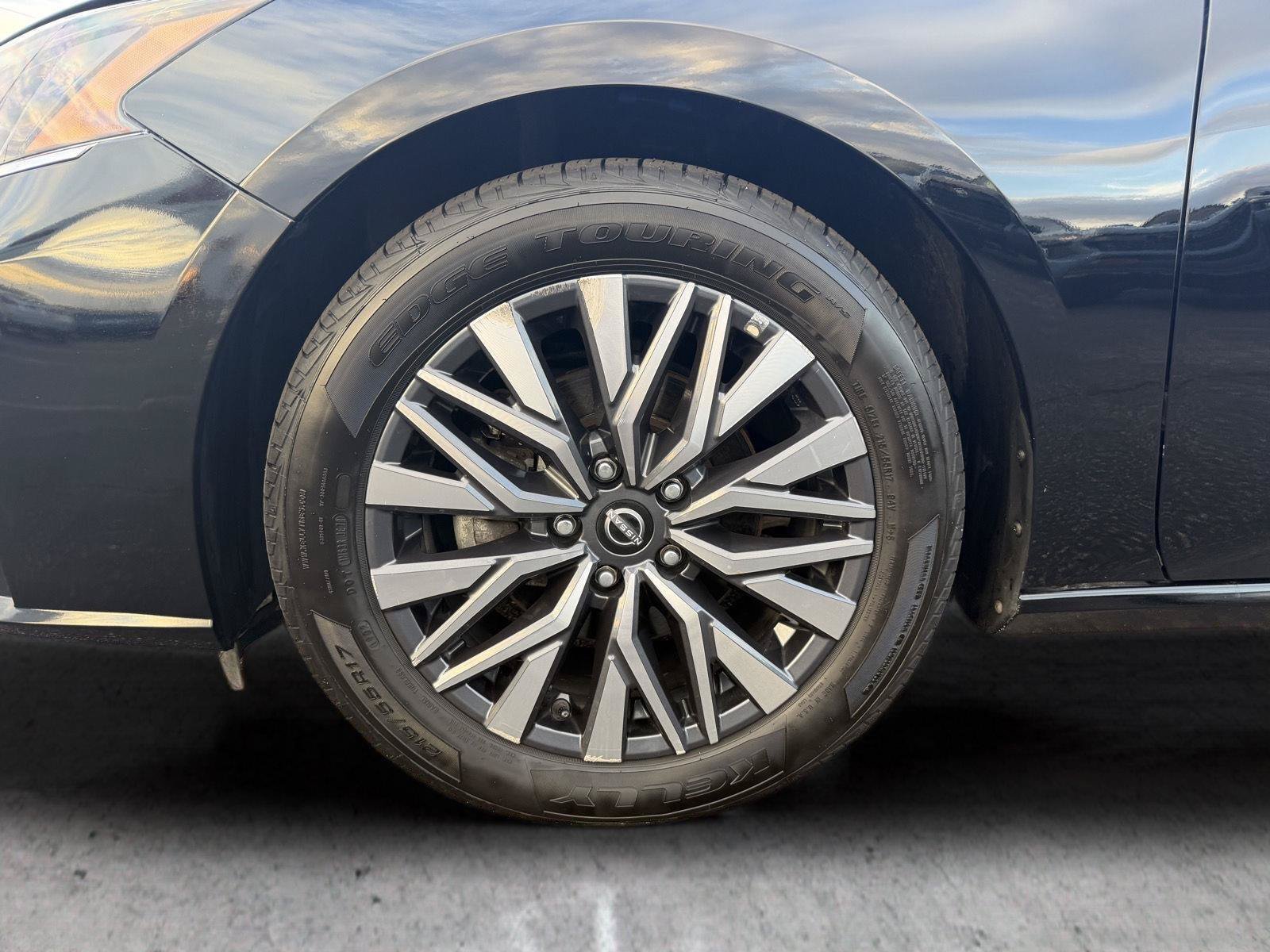 Used 2025 Nissan Altima 2.5 SV FWD image 9