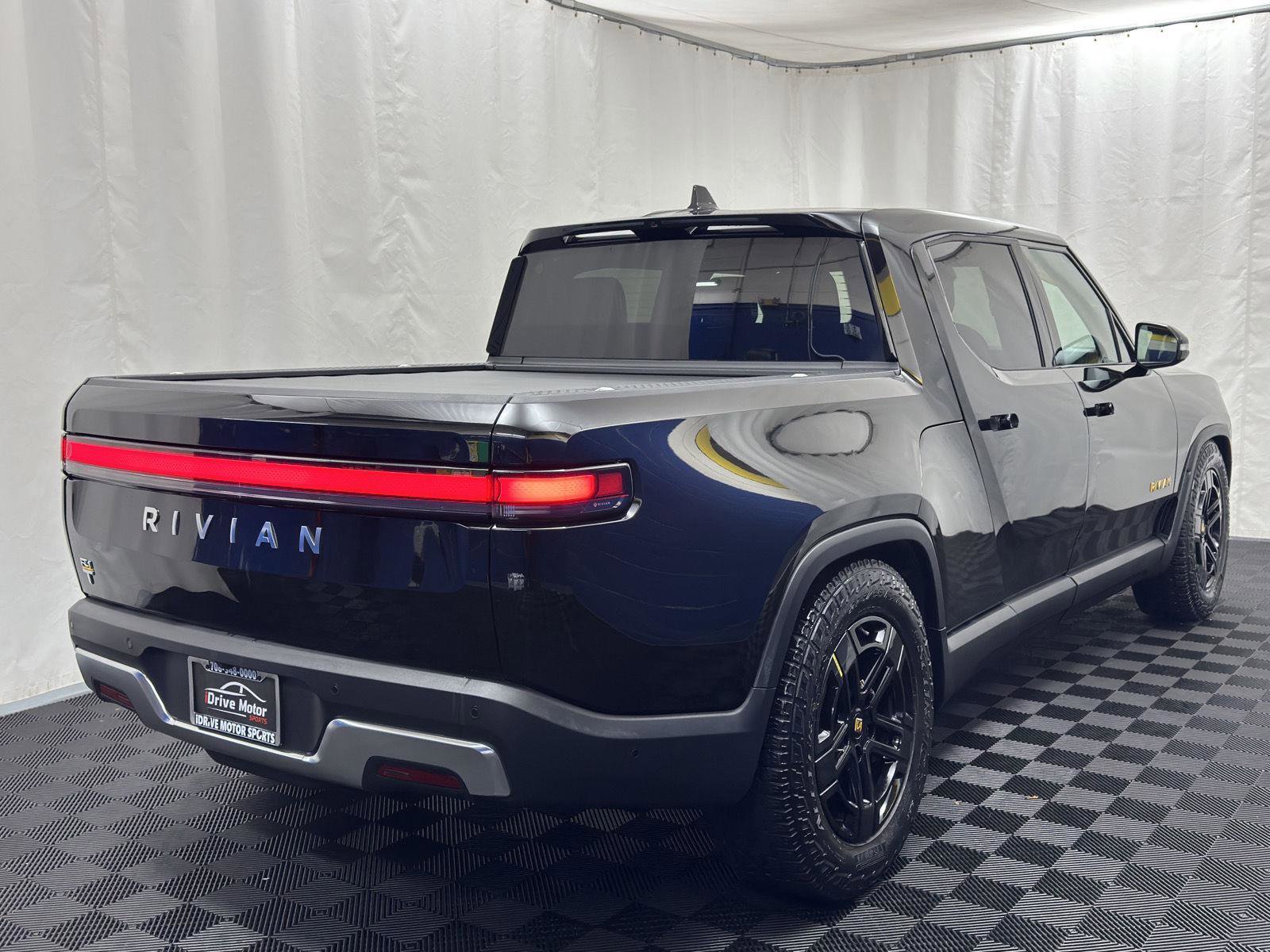 Used 2022 Rivian R1T Adventure image 10