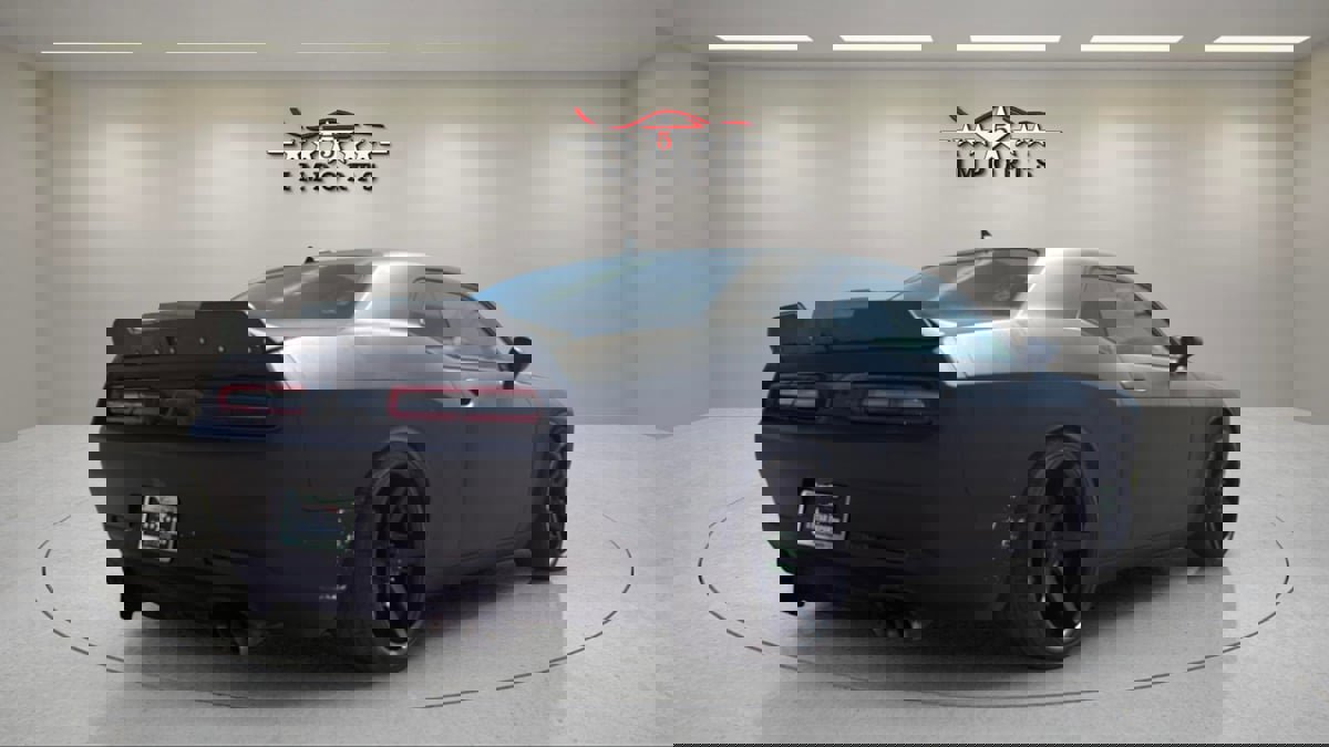 Used 2016 Dodge Challenger R/T Scat Pack w/ Leather Interior Group image 5