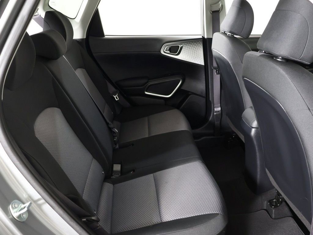 Used 2025 Kia Soul LX w/ LX Technology Package FWD image 32