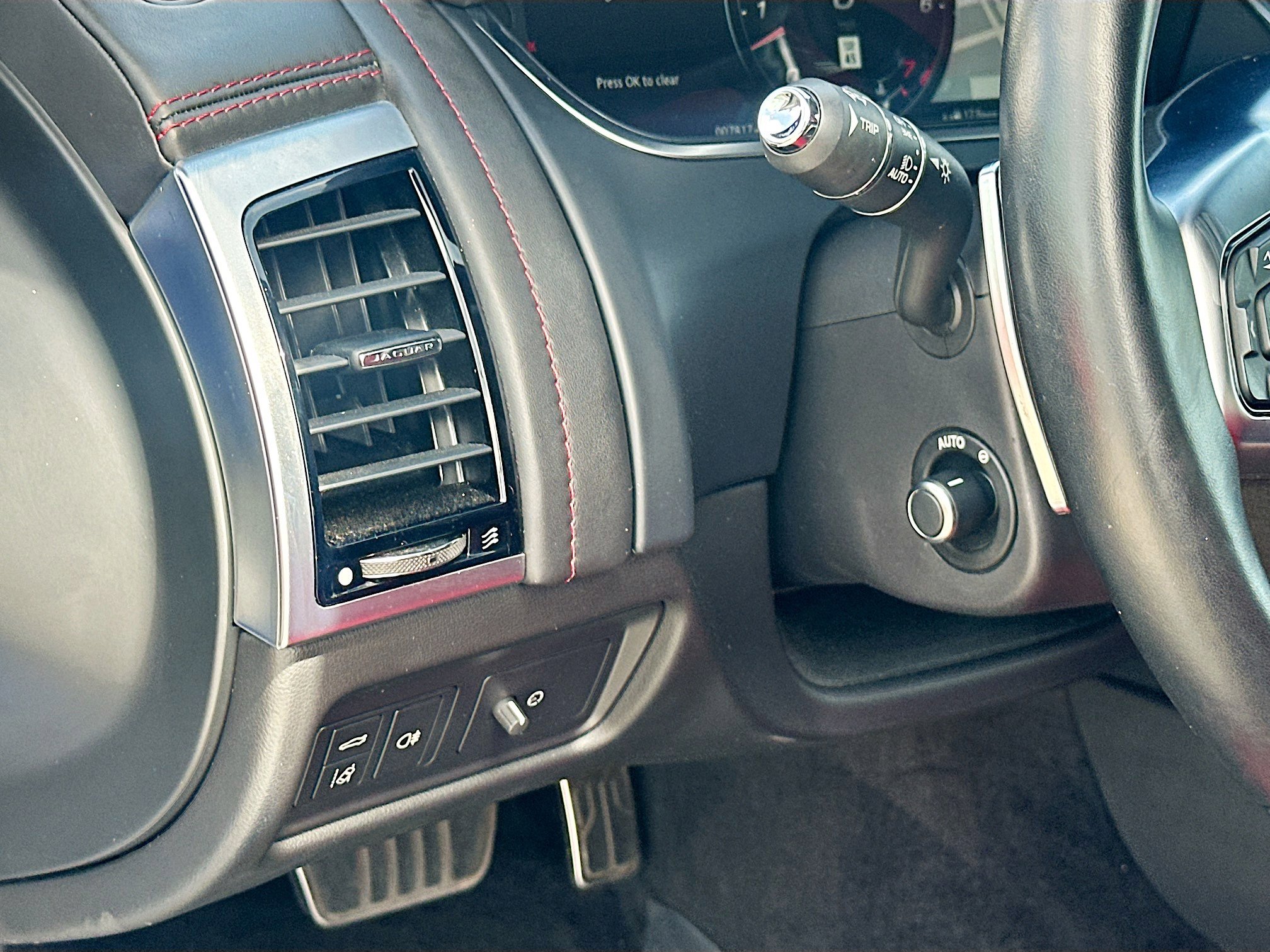 Used 2022 Jaguar F-TYPE Convertible image 10