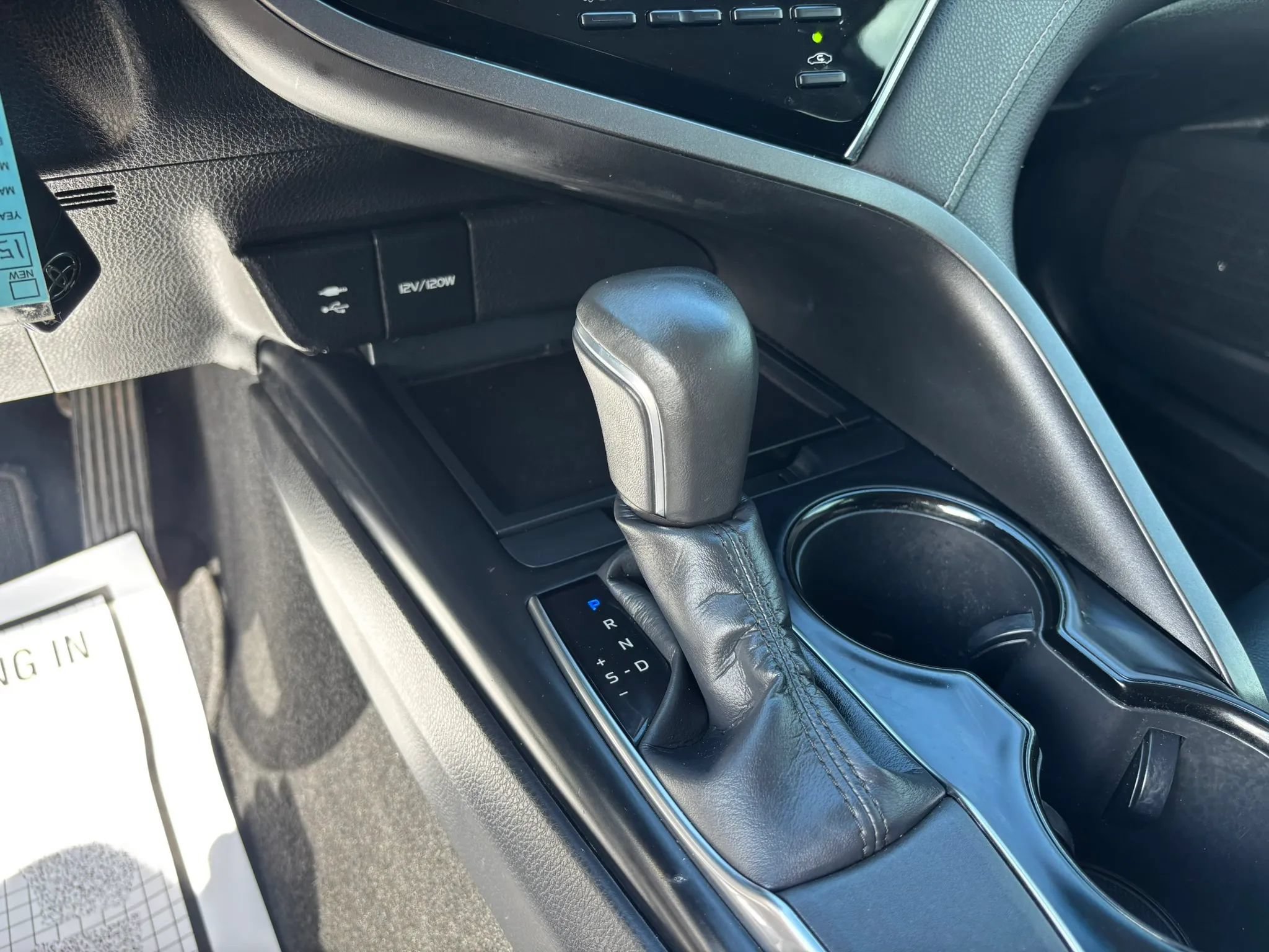 Used 2018 Toyota Camry SE FWD image 14