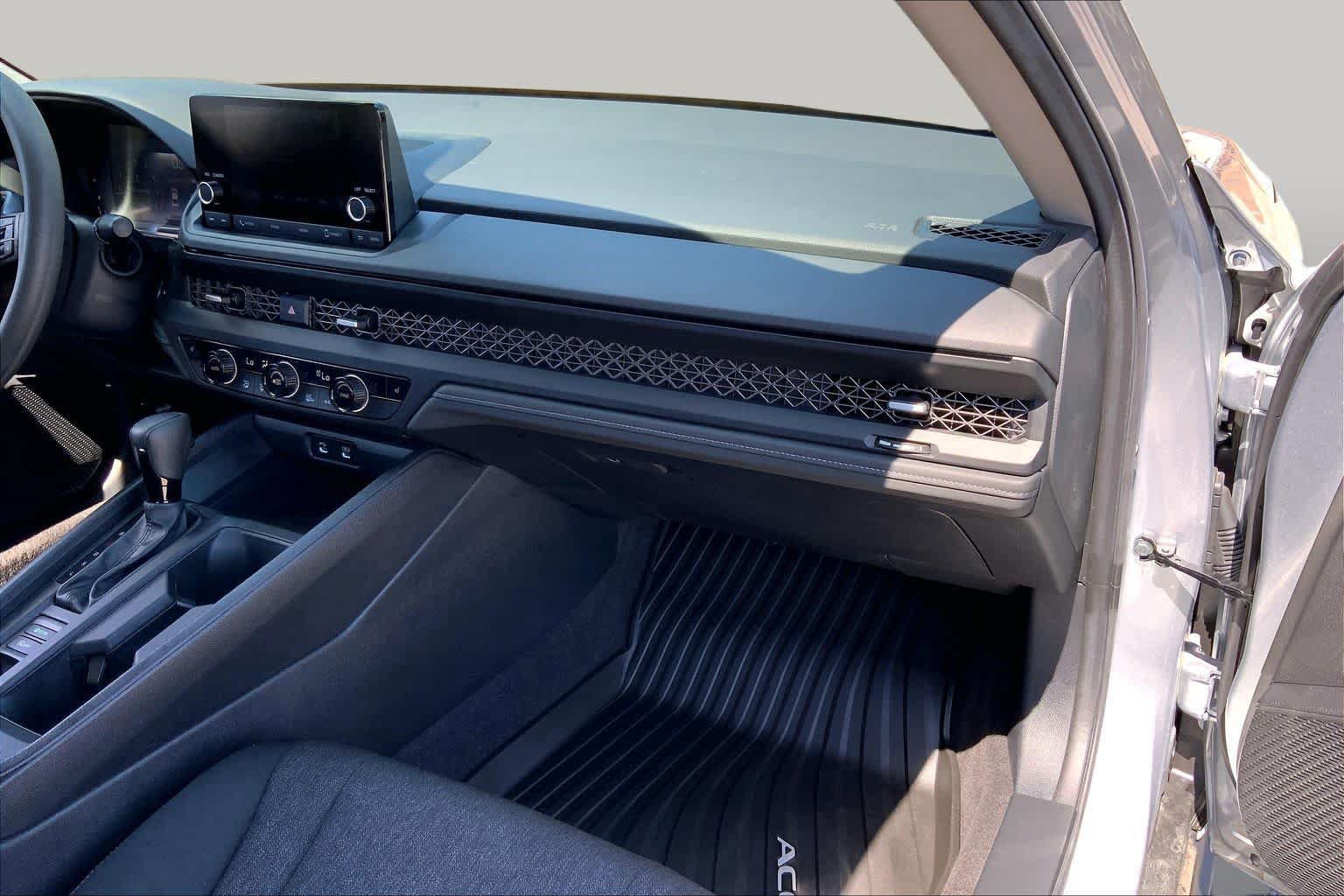 Used 2025 Honda Accord SE image 19