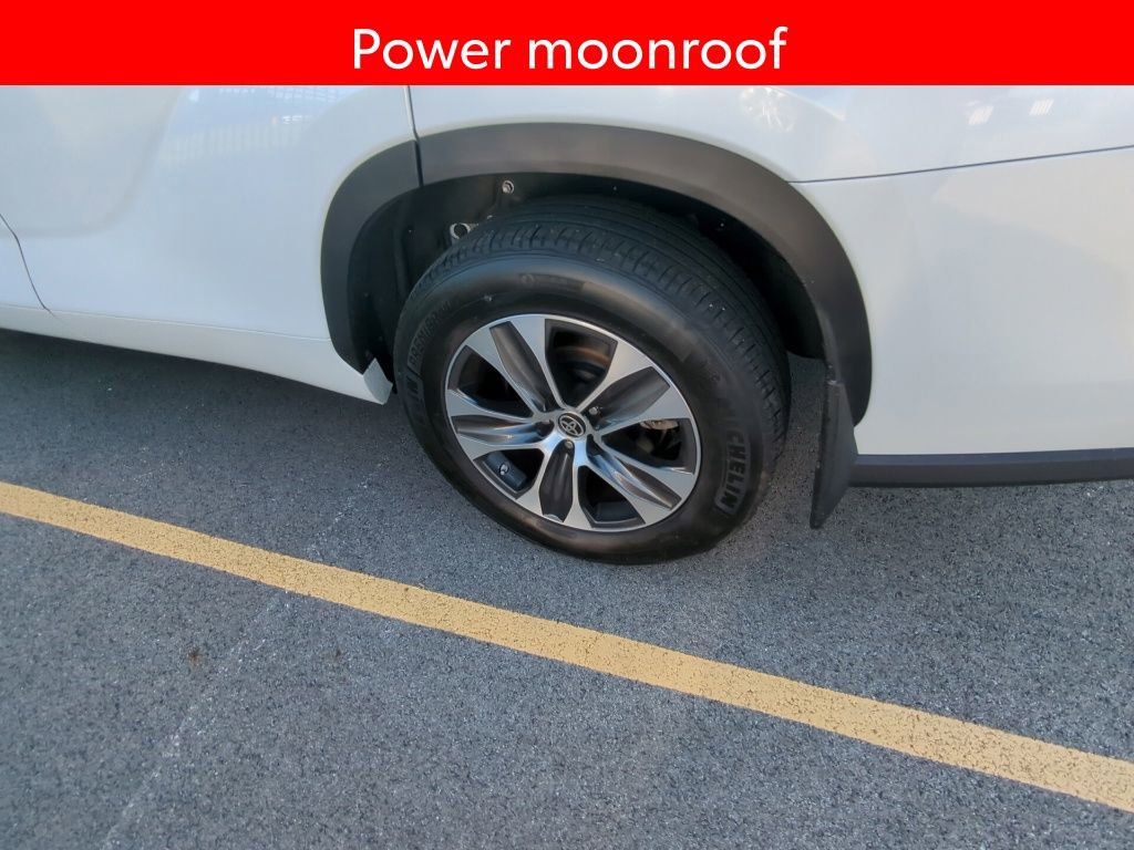 Used 2023 Toyota Highlander XLE AWD/4WD image 5