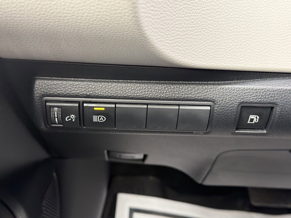 Used 2025 Toyota Corolla Hybrid Sedan image 37