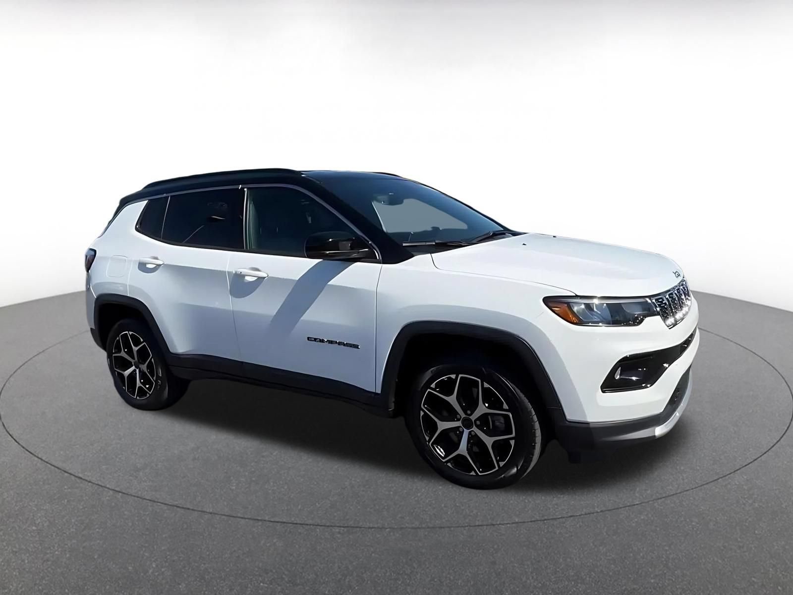 Used 2025 Jeep Compass Limited AWD/4WD image 2