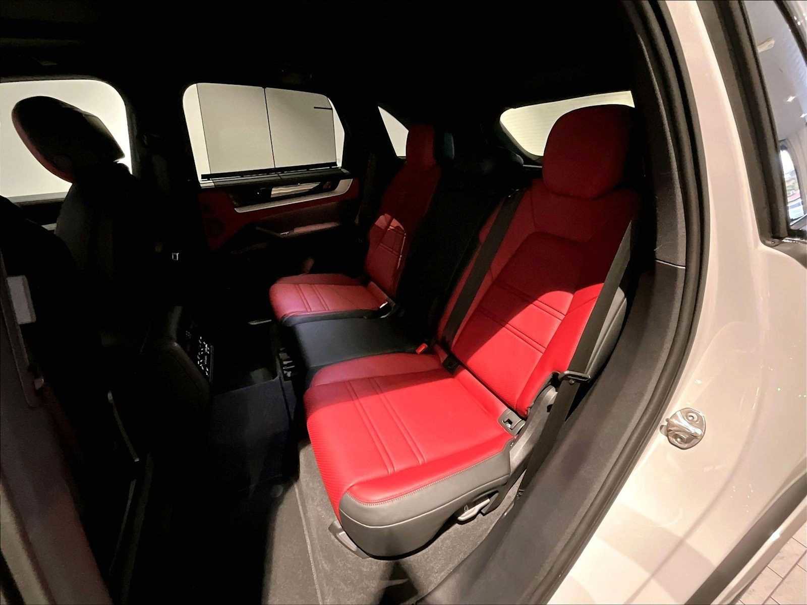 Used 2026 Porsche Cayenne S image 30