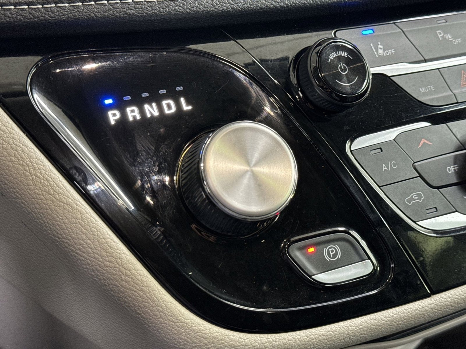 Used 2023 Chrysler Pacifica Touring-L image 26