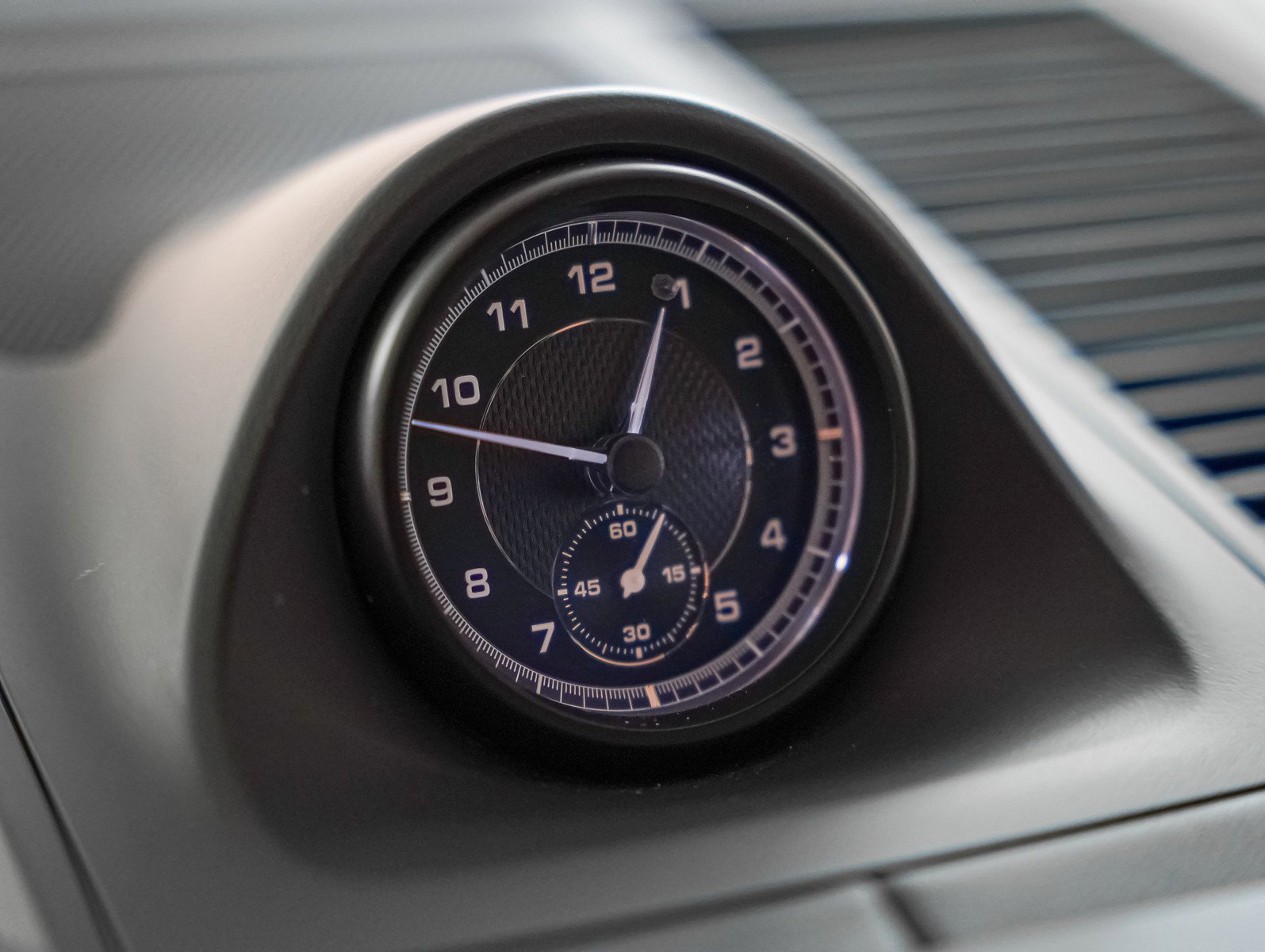 Certified 2025 Porsche Macan image 25