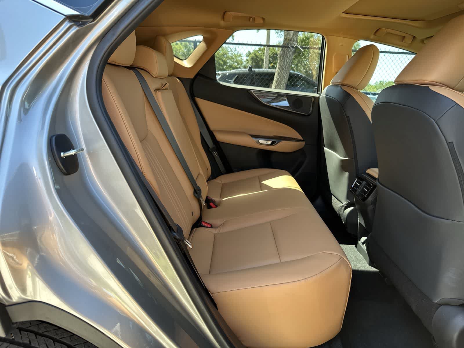 Used 2025 Lexus NX 250 FWD w/ Towing Package (2000 Lbs) image 19