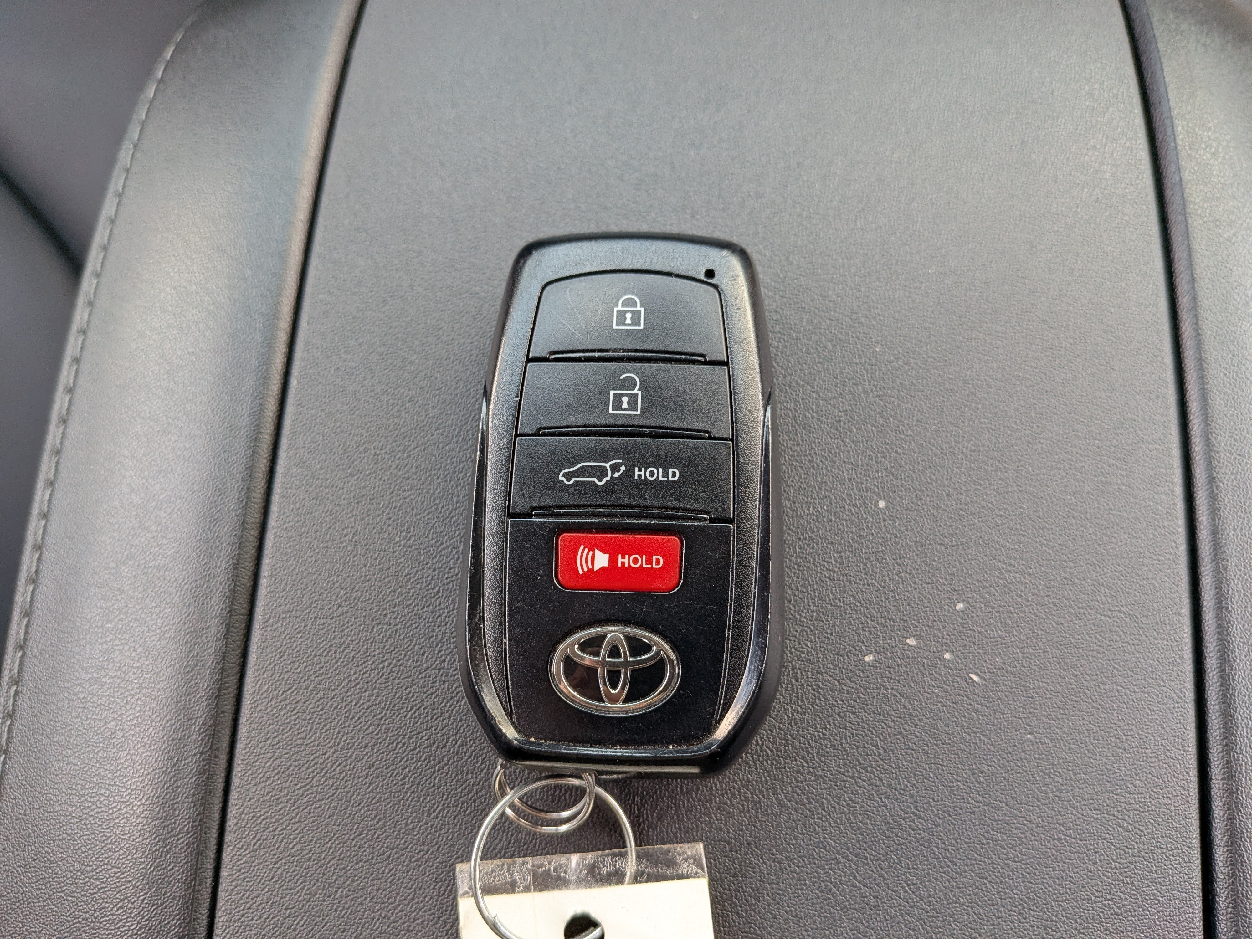 Used 2025 Toyota Highlander XLE AWD/4WD image 37