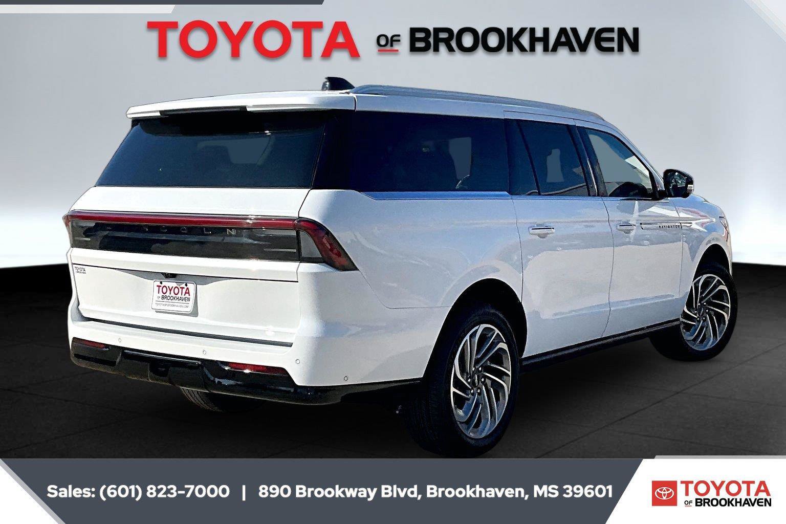 Used 2025 Lincoln Navigator L Reserve AWD/4WD image 11