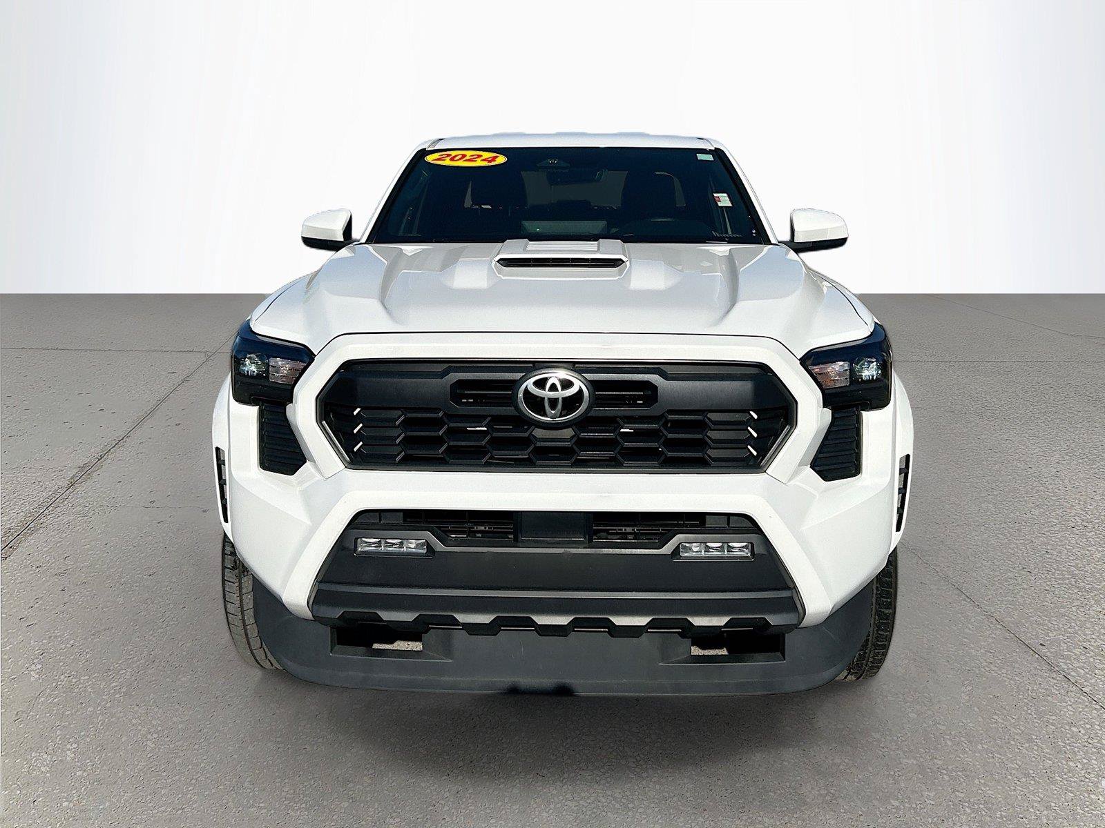 Used 2024 Toyota Tacoma TRD Sport AWD/4WD image 9