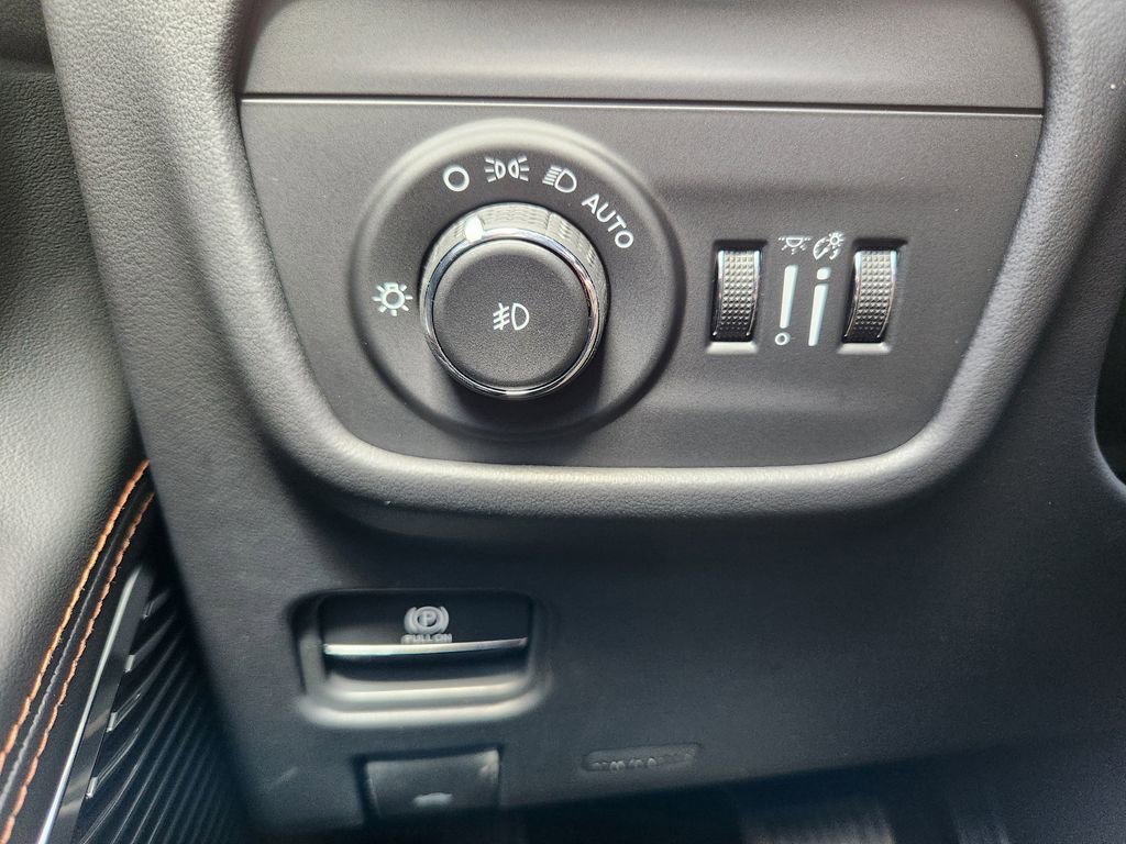 New 2026 Jeep Grand Cherokee Summit AWD/4WD image 16