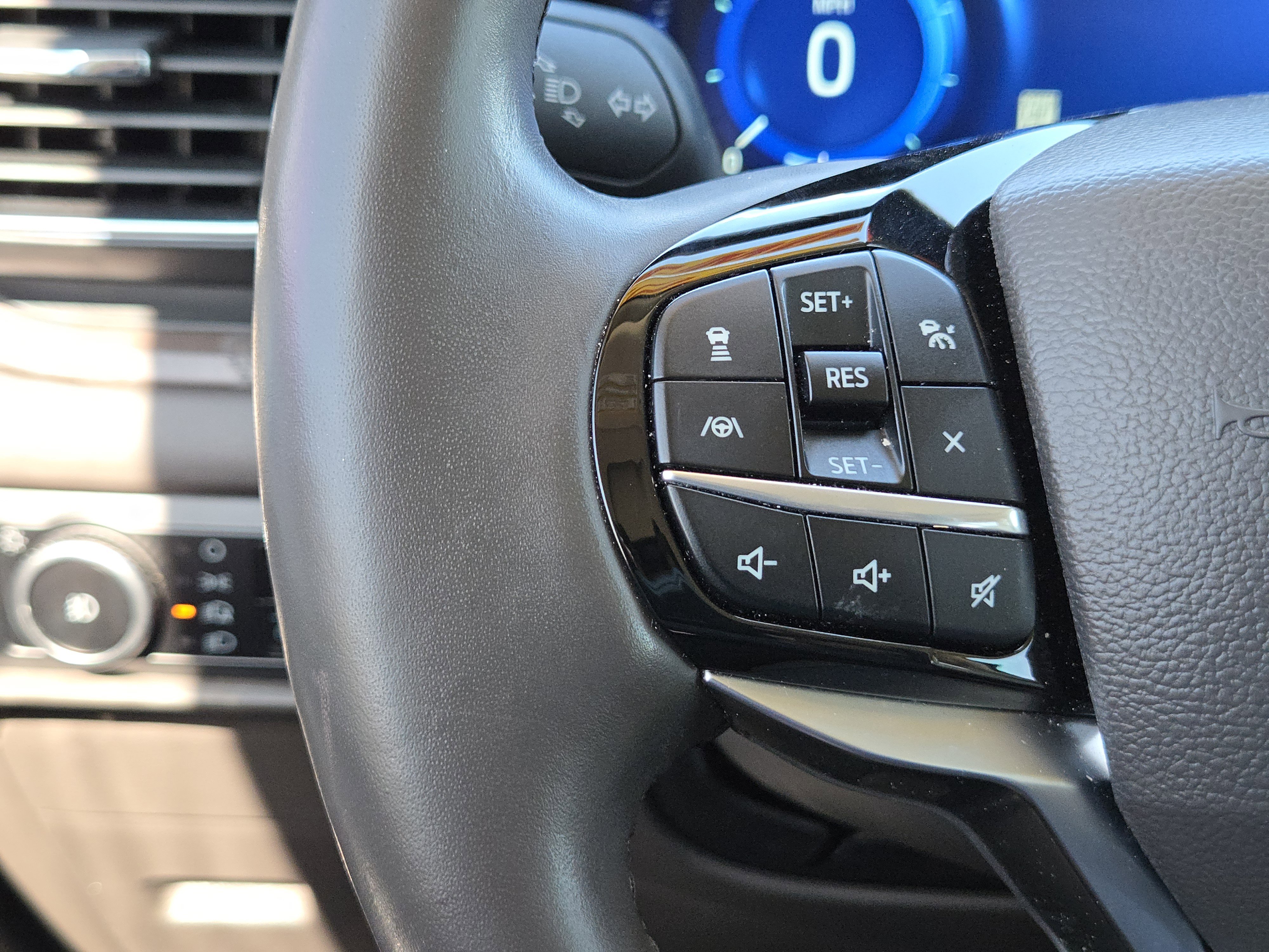 Certified 2023 Ford Explorer Platinum w/ Technology Package AWD/4WD image 28