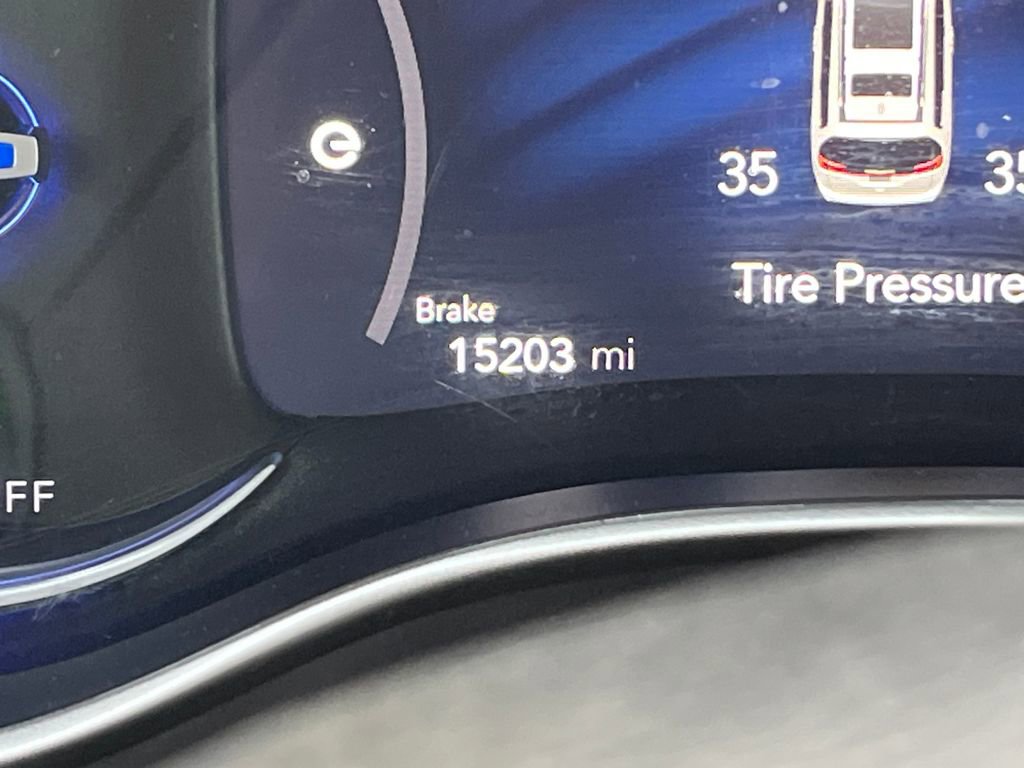 Used 2023 Chrysler Pacifica Touring-L image 23