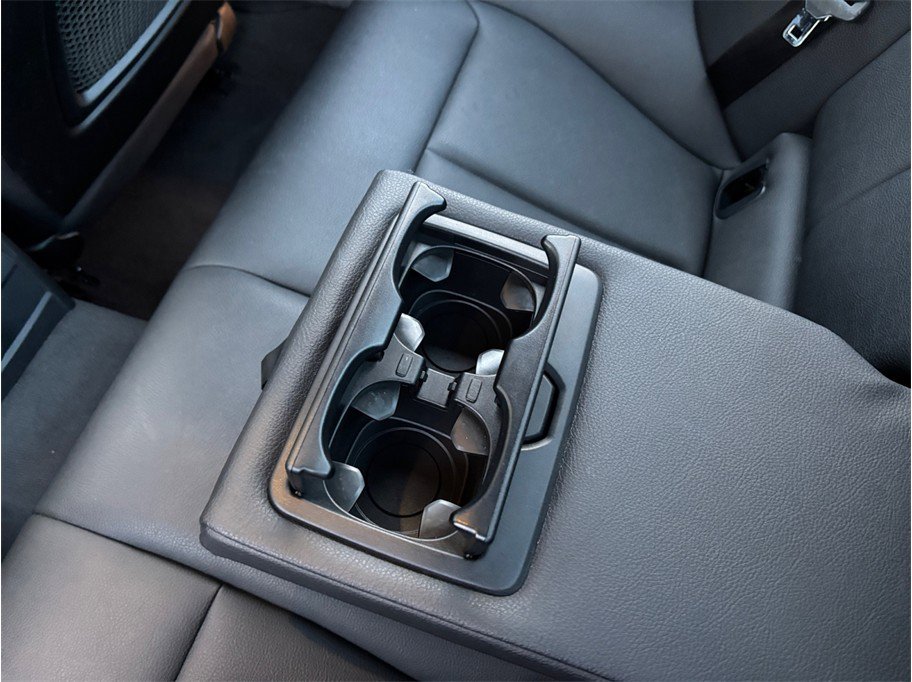 Used 2017 BMW 320i xDrive Sedan image 38